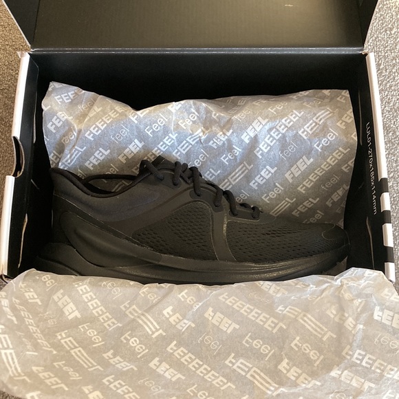 lululemon BlissFeel Running shoes, black, size 6 - Picture 2 of 3